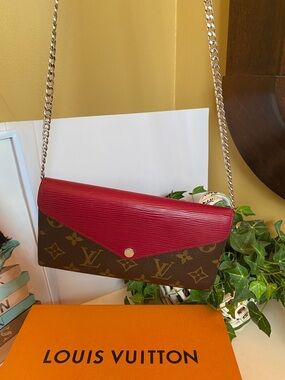 Louis Vuitton Monogram  Marie Lou Wallet in Fuchsia and Brown .